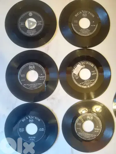 Elvis Presley 7 45t 7" vinyl collection sold together in v g cond Elvis Presley 7 45t 7" vinyl collection sold together in v g cond