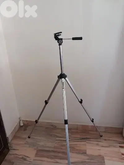 Camera Tripod Adjustable- Japanese - in Aluminum Camera Tripod Adjustable- Japanese - in Aluminum